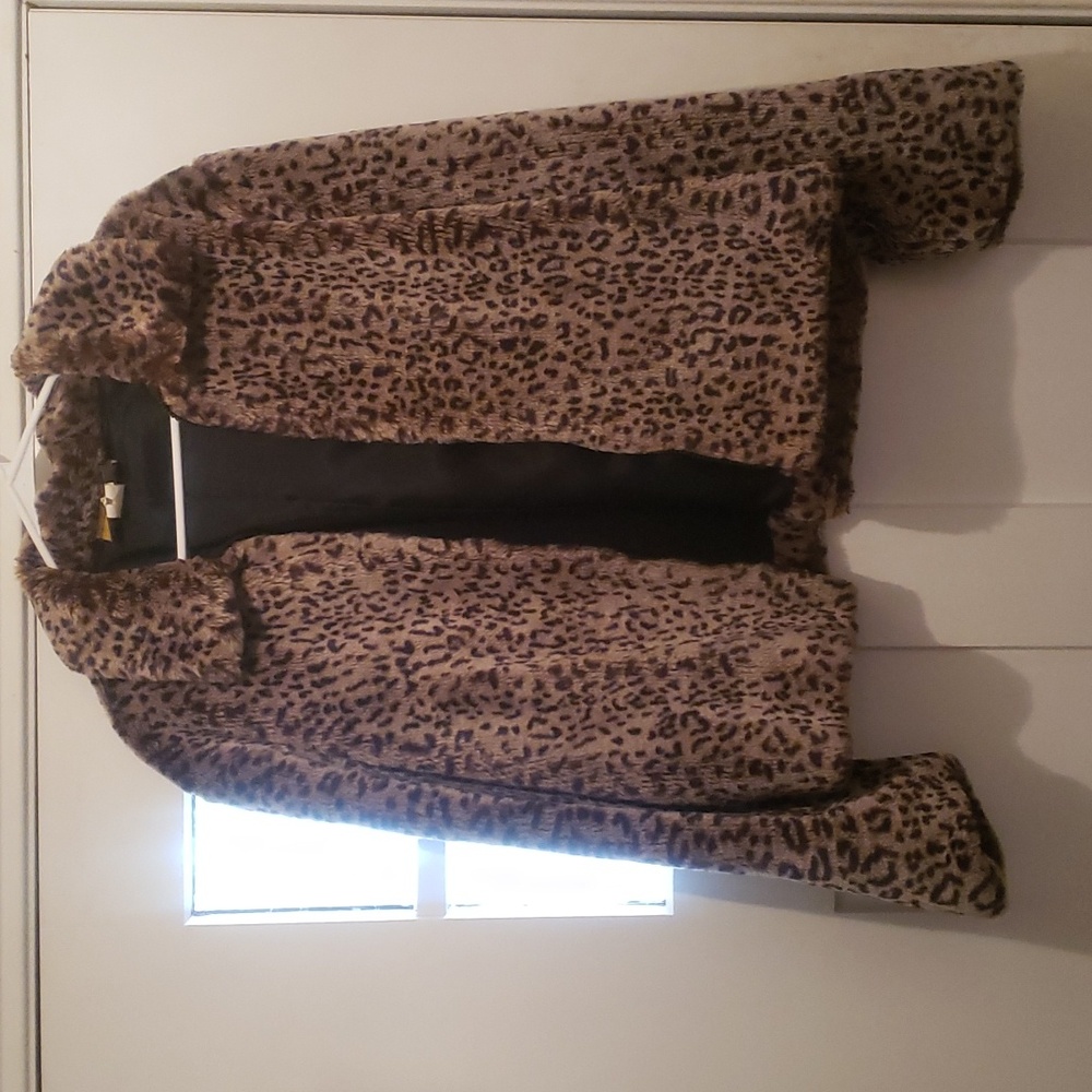 Painted Pony Women's animal printed faux fur size xl
